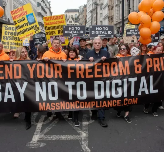 протести у Британії проти цифрової ідентифікації