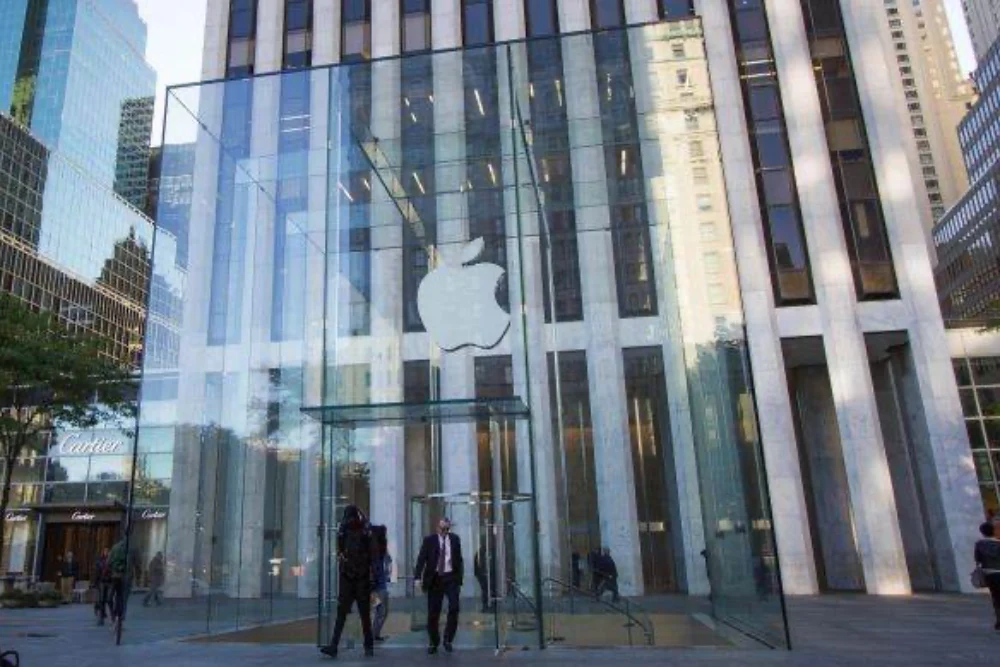 Apple запустить функцію перекладу розмов у реальному часі через AirPods