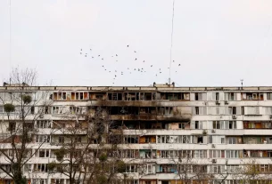 дрон влучив у будинок