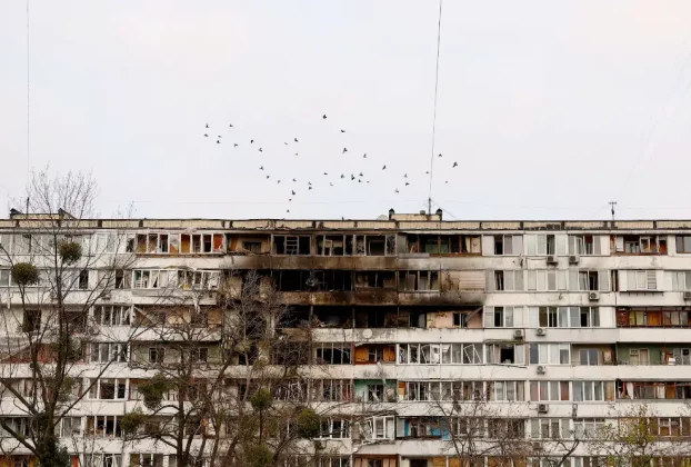 дрон влучив у будинок