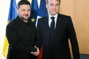 Володимир Зеленський був прийнятий у Парижі Еммануелем Макроном