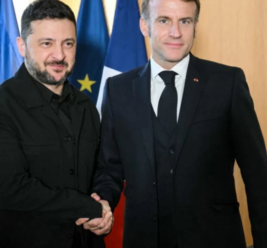 Володимир Зеленський був прийнятий у Парижі Еммануелем Макроном