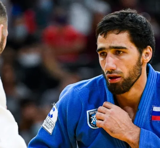 два дзюдоїста на татамі