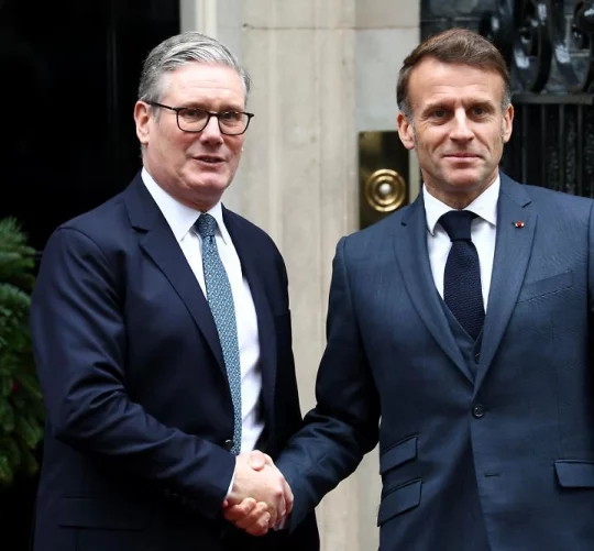 Прем'єр-міністр Великої Британії Стармер вітає президента Франції Макрона в Лондоні