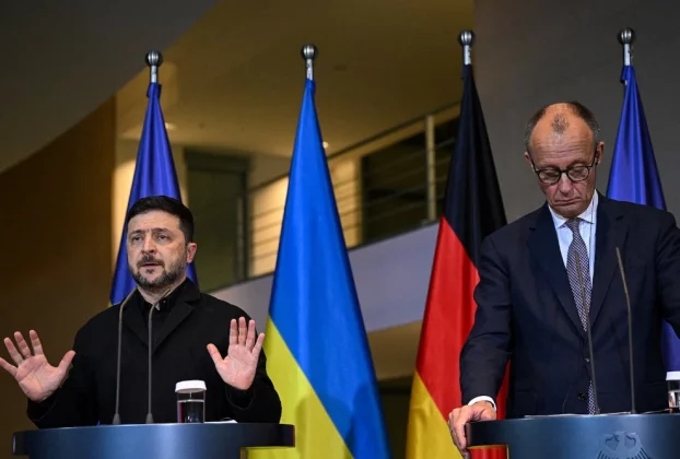 Канцлер Німеччини Фрідріх Мерц і президент України Володимир Зеленський беруть участь у прес-конференції в канцелярії в Берліні.