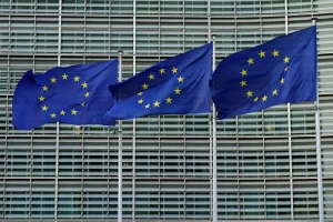 три прапори євросоюзу