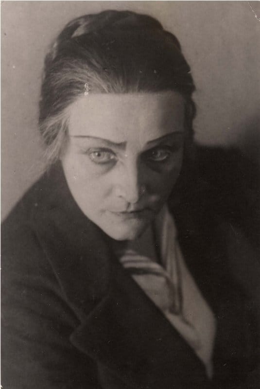 
Оксана - Наталія Ужвій, вистава Загибель ескадри, театр Березіль