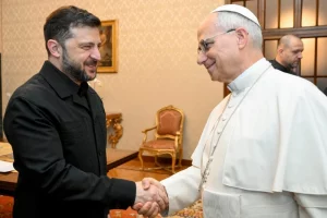 Володимир Зеленський та Папа Лев у Ватікані