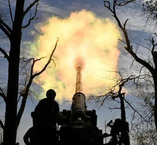 постріл гаубіци війсковим