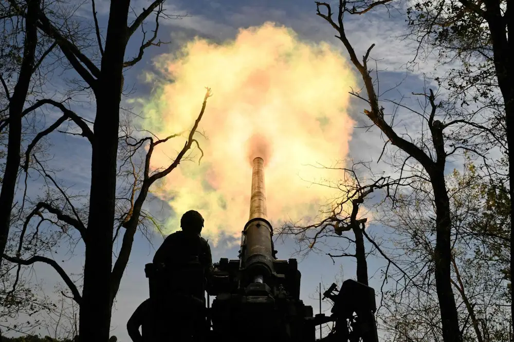 постріл гаубіци війсковим