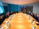 Президент України Володимир Зеленський, старший український переговірник Рустем Умеров та канцлер Німеччини Фрідріх Мерц зустрілися із зятем президента США Дональда Трампа Джаредом Кушнером, спеціальним посланником США на Близькому Сході Стівом Віткоффом та Верховним головнокомандувачем об'єднаних збройних сил НАТО в Європі (SACEUR), генералом ВПС США Алексусом Гринкевичем