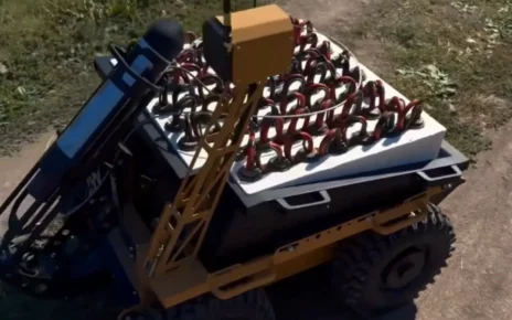 Український безпілотник "Сірко-С1" з протимінною ракетою