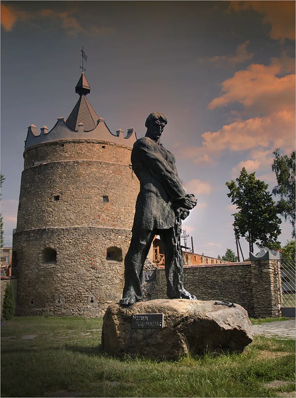 Пам'ятник Кармалюку в Летичеві