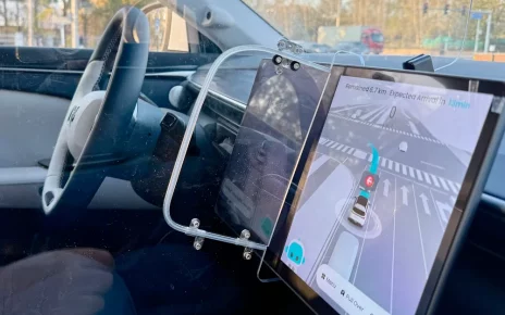 безпілотне таксі місце біля водія відокремлено склом