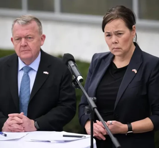 міністр закордонних справ Данії Ларс Льокке Расмуссен ліворуч