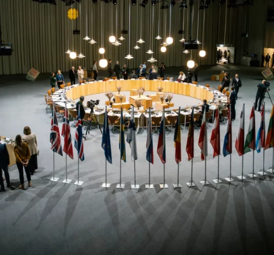 Європейські уряди чинять тиск на ЄС, щоб той призначив переговірника, який представлятиме їхні інтереси щодо України, побоюючись, що США укладуть угоду з Росією за їхніми спинами