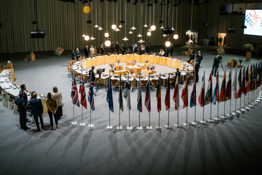 Європейські уряди чинять тиск на ЄС, щоб той призначив переговірника, який представлятиме їхні інтереси щодо України, побоюючись, що США укладуть угоду з Росією за їхніми спинами