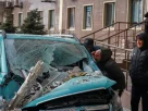 Пошкоджений Мерседес після ракетного обстрілу Росією по Одесі 19 січня 2026 року