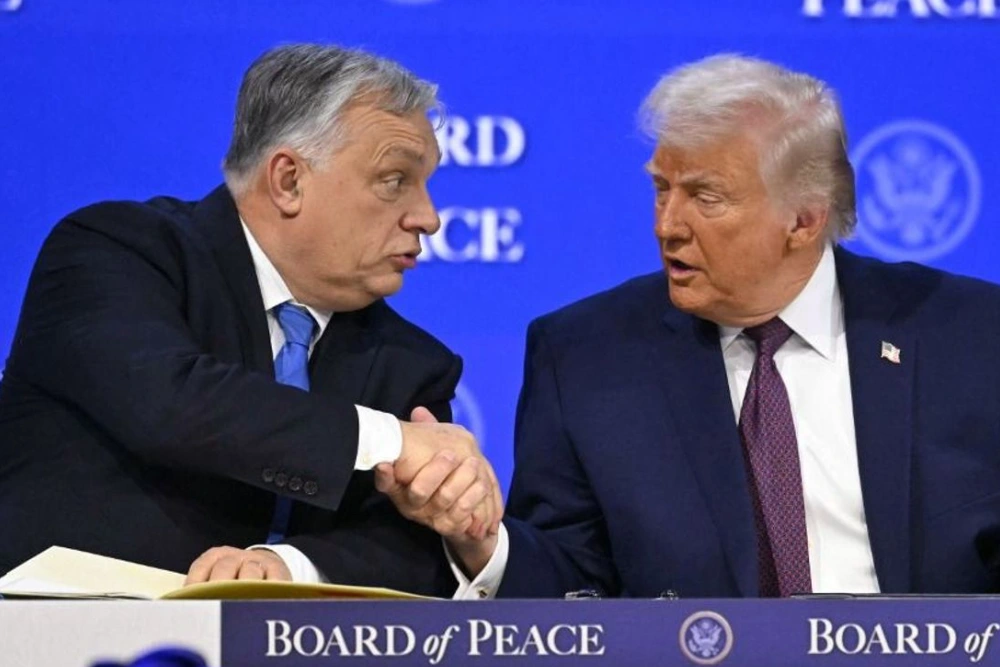 Віктор Орбан і Дональд Трамп у Давосі під час підписання установчого документа Ради миру