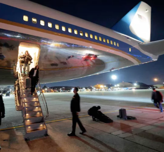 літак трампа зазнав технічних негараздів під час польоту до давосу