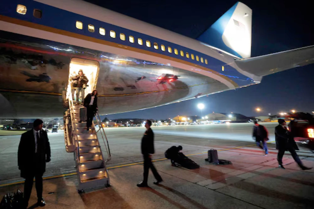 літак трампа зазнав технічних негараздів під час польоту до давосу