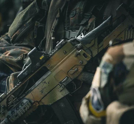 автоматична зброя у військового