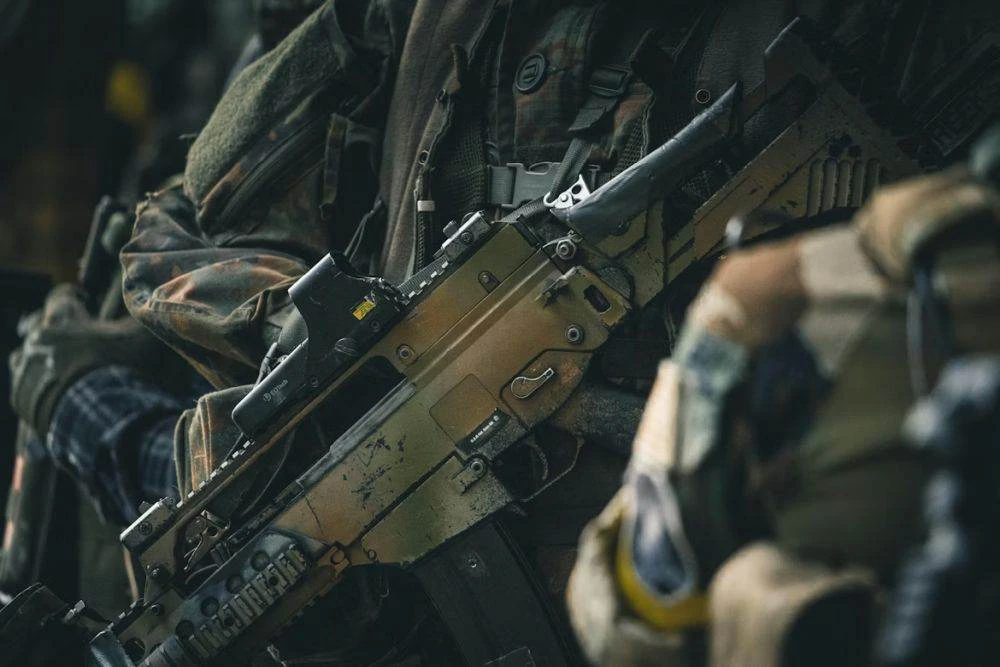 автоматична зброя у військового