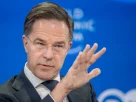 глава НАТО Марк Рютте жестекулює