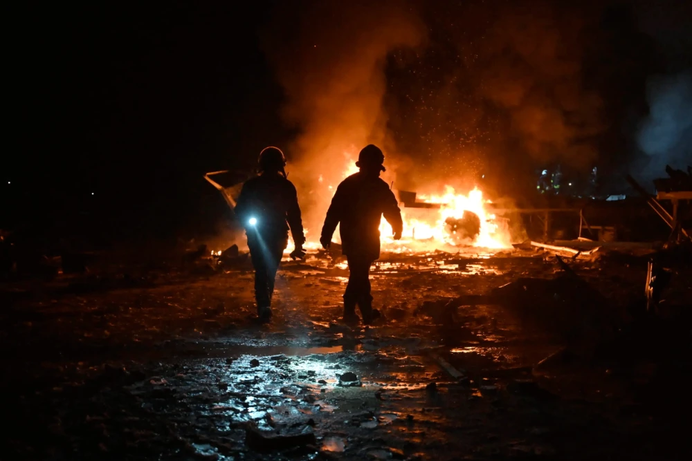 Переважна більшість жертв, близько 97 відсотків, сталася на контрольованій Україною території внаслідок атак, здійснених російськими збройними силами.