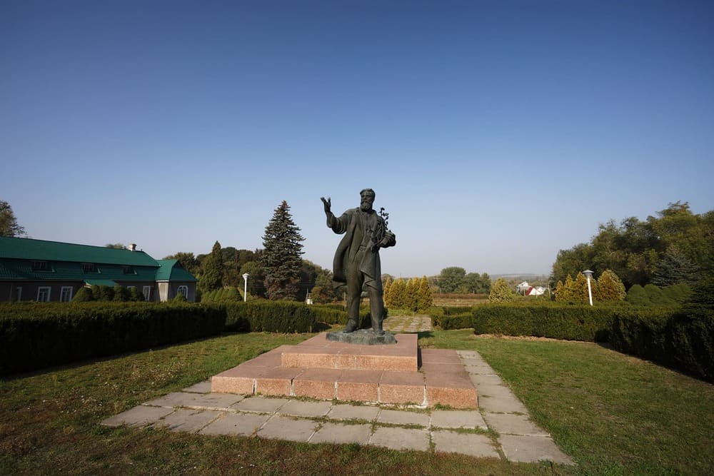 Пам'ятник Леву Симиренку