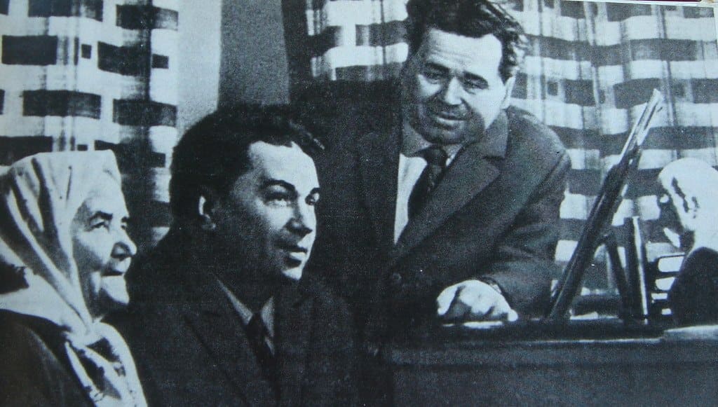 Брати Майбороди з мамою