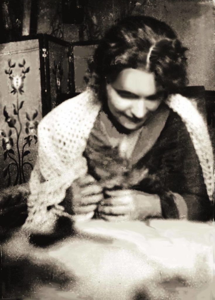 Вероніка Черняхівська в своїй кімнаті.