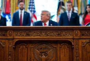 Президент США Трамп в Овальному кабінеті