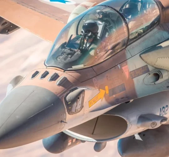 ізраїльский винищувач за бомбами