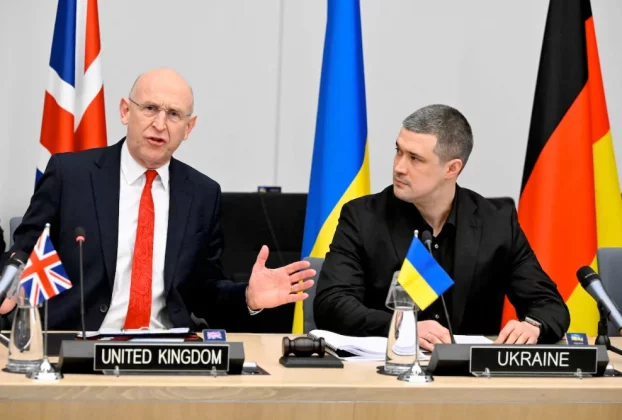 Джон Хілі із Михайлом Федоровим, міністром оборони України, хоче «забезпечити мир».