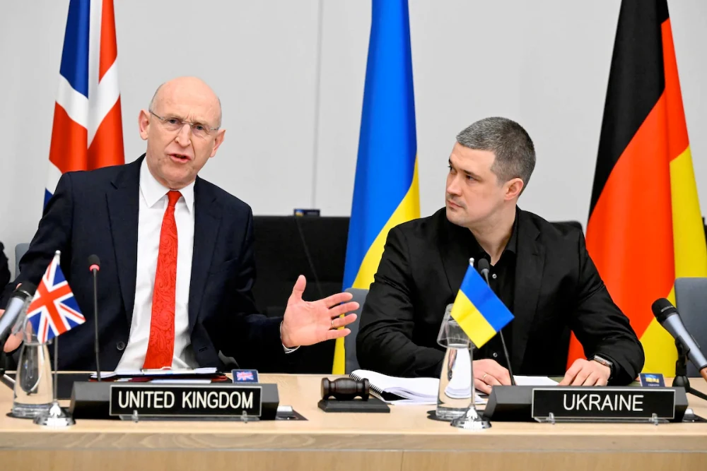 Джон Хілі із Михайлом Федоровим, міністром оборони України, хоче «забезпечити мир».