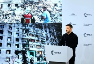 Президент України Володимир Зеленський звертається до аудиторії під час сесії Мюнхенської конференції з безпеки в Мюнхені у Німеччині