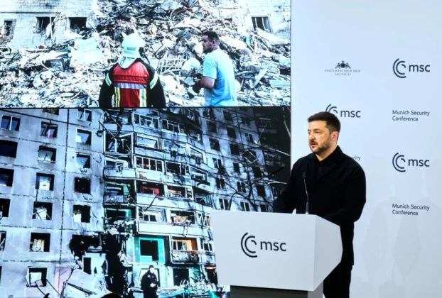 Президент України Володимир Зеленський звертається до аудиторії під час сесії Мюнхенської конференції з безпеки в Мюнхені у Німеччині