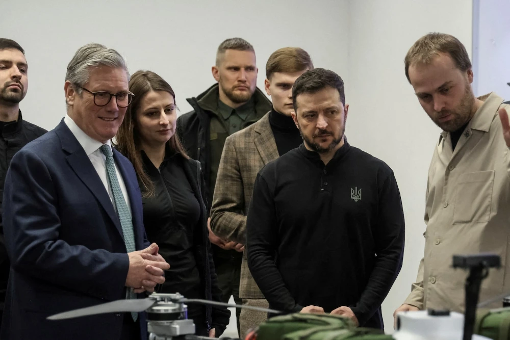 Прем'єр-міністр Великої Британії Кір Стармер і президент України Володимир Зеленський беруть участь у презентації українських військових дронів 16 січня 2025 року