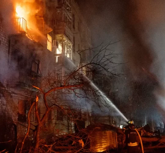 тушіння пожежи після ракетних ударів росії