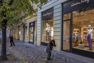 вивіска італьянського бутіку Ferragamo