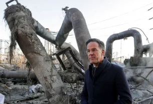 Генеральний секретар НАТО Марк Рютте відвідує теплову електростанцію, яка зазнала значних пошкоджень внаслідок російських ракетних ударів і ударів безпілотників, на тлі російської агресії проти України, Київ, Україна, 3 лютого 2026 року.