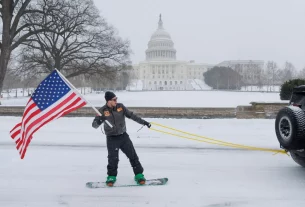 у Вашингтоні катаються на сноуборді із за кількості снігу
