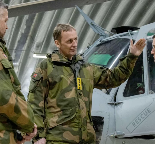 глава Міністерства оборони Норвегії з 2020 року.