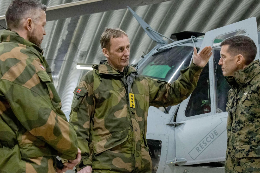 глава Міністерства оборони Норвегії з 2020 року.