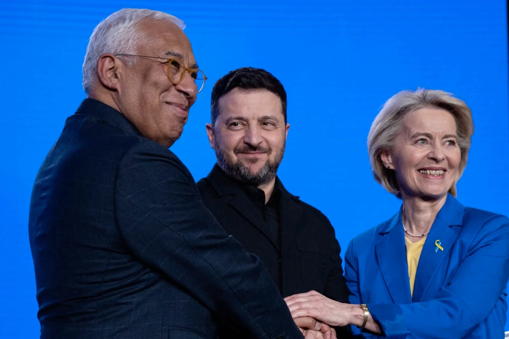 Виступаючи разом із Володимиром Зеленським та Антоніо Костою, Урсула фон дер Ляєн заявила, що «самі по собі дати [без завершення реформ] неможливі»