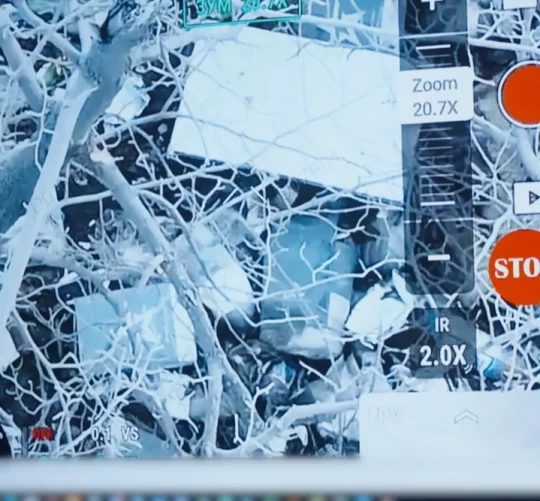 дрон стежить за територією зум 20х