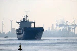 Антверпенський порт, другий за величиною в Європі, є центром нафтохімічної промисловості та ключовим логістичним центром НАТО, зокрема для потоку військової техніки США до Європи