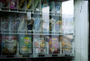 автомат штучної їжи такі як чипси та інші