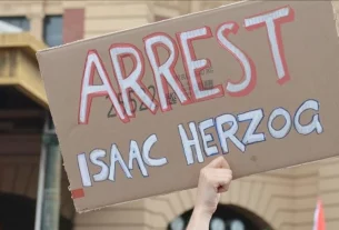 плакат з закликом арешту ізраїльського президента